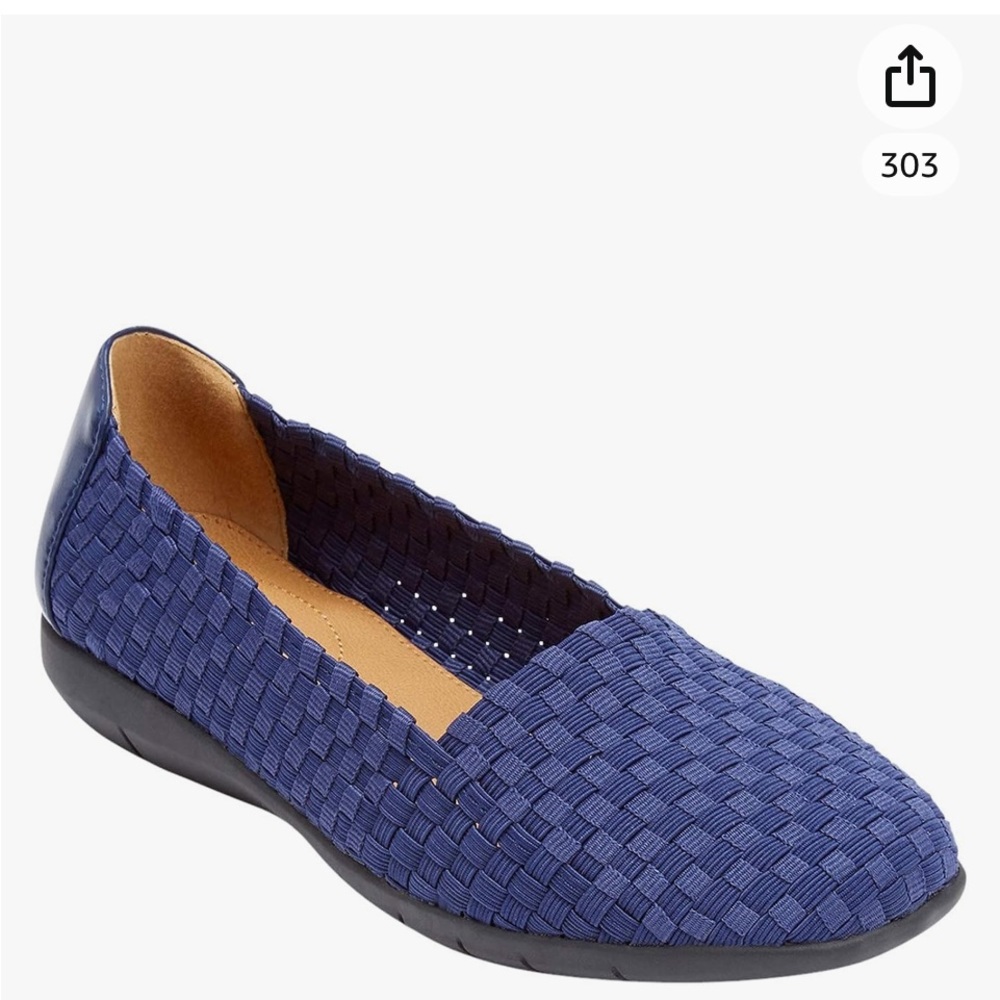 Comfort view Navy flats. New in box. 7 1/2 W
